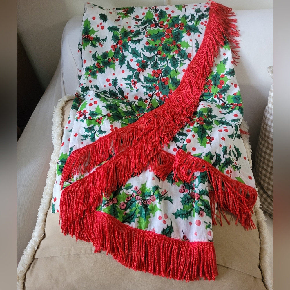 Vintage Christmas Holly Oval Tablecloth with Red Fringe